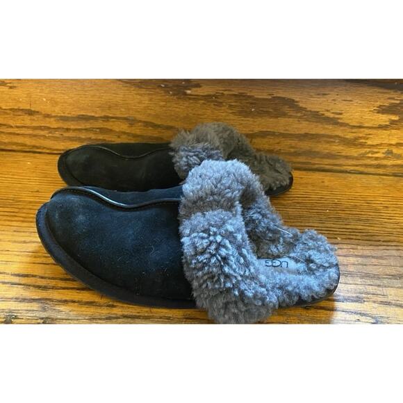 UGG Scuffette II Slipper Black Suede Shearling Womans 9 Cozy Comfy - Picture 3 of 7